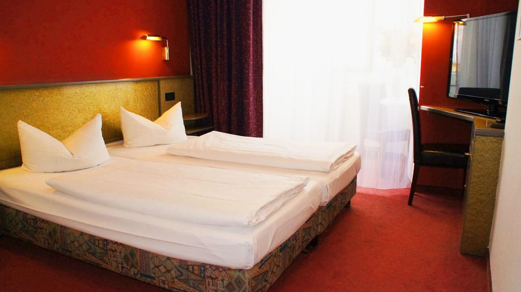 Hotel Am Buschkrugpark Berlin Bagian luar foto